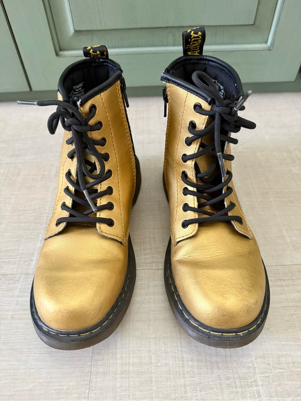 Dr. Martens  Delaney Metallic Golf 8 Eye Combat Boots Women US 5/ Rare Color